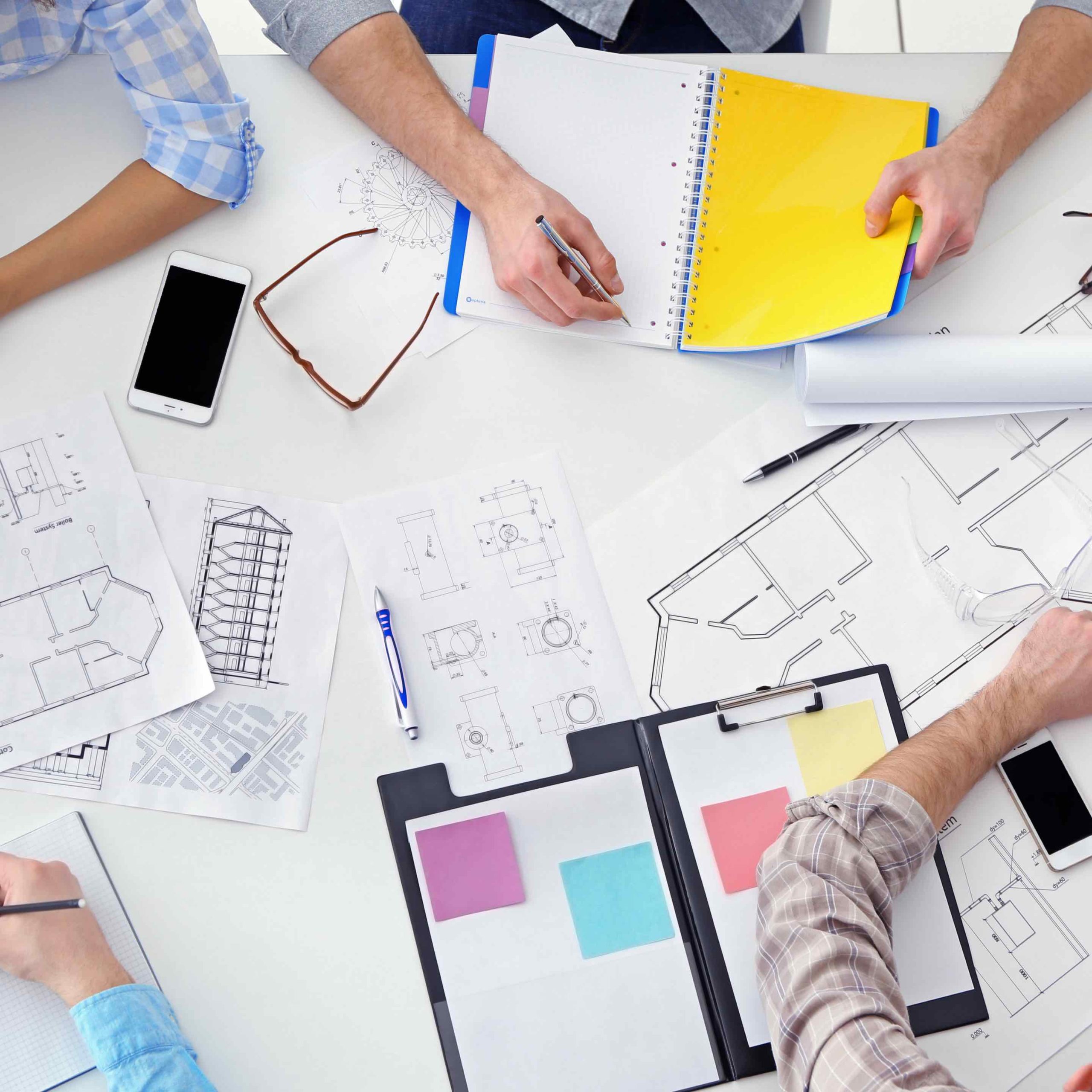 Séance de travail de l'agence immobilière Désormière et Vanhalst avec architecte, géomètre et autres partenaires du projet neuf